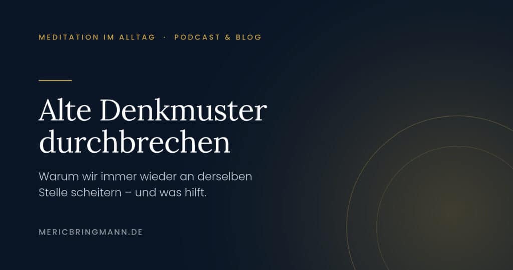 Alte Denkmuster durchbrechen – Person sitzt ruhig in Meditationshaltung